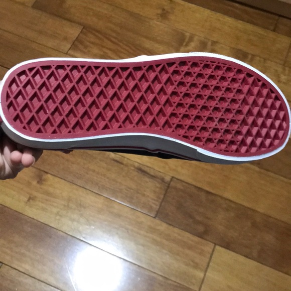 Vans - Picture 2 of 6